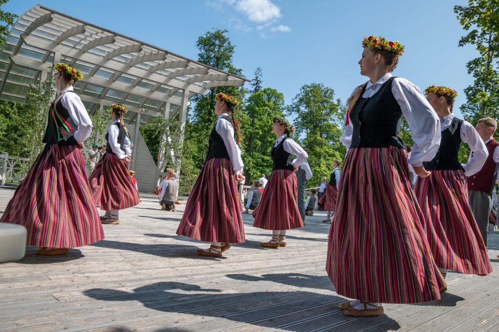 dziesmu-un-deju-cels-saulesvija-izvijas-cauri-preilu-novadam-19-julija-foto-ieva-babre-091-1024x682.jpg