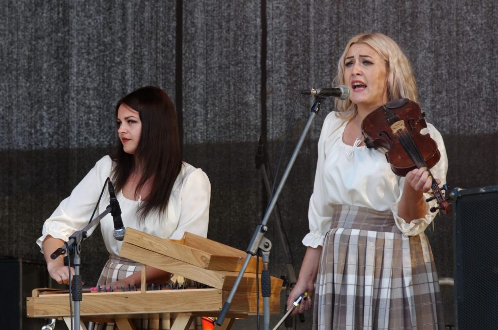 festivals-latgales-slagermuzikas-parade-2019-preilos-foto-gunars-vilcans-003-1024x678.jpg