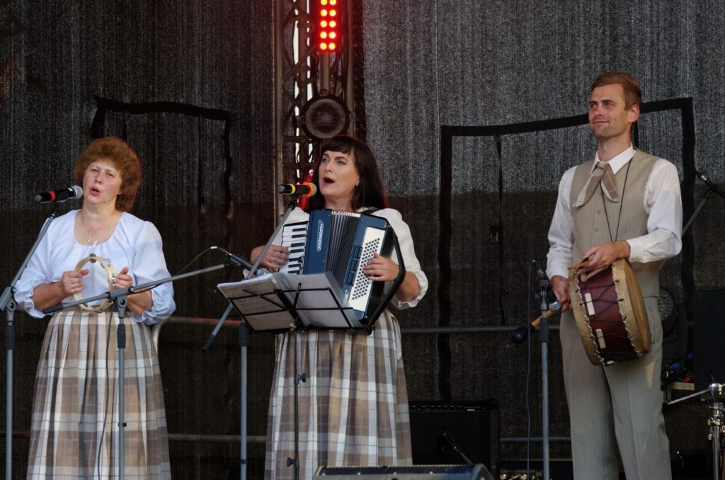 festivals-latgales-slagermuzikas-parade-2019-preilos-foto-gunars-vilcans-004-1024x678.jpg