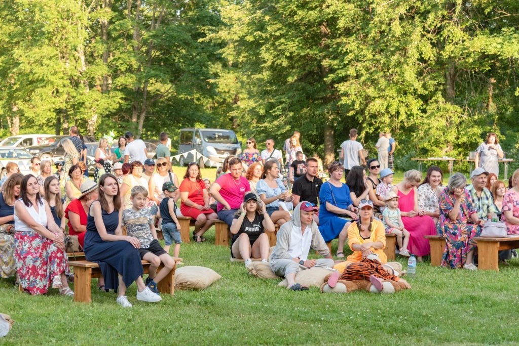 fiesta-latina-koncerts-un-turisma-rallija-apbalvosana-riebinos-foto-l-uzulniks-021-1024x684.jpg