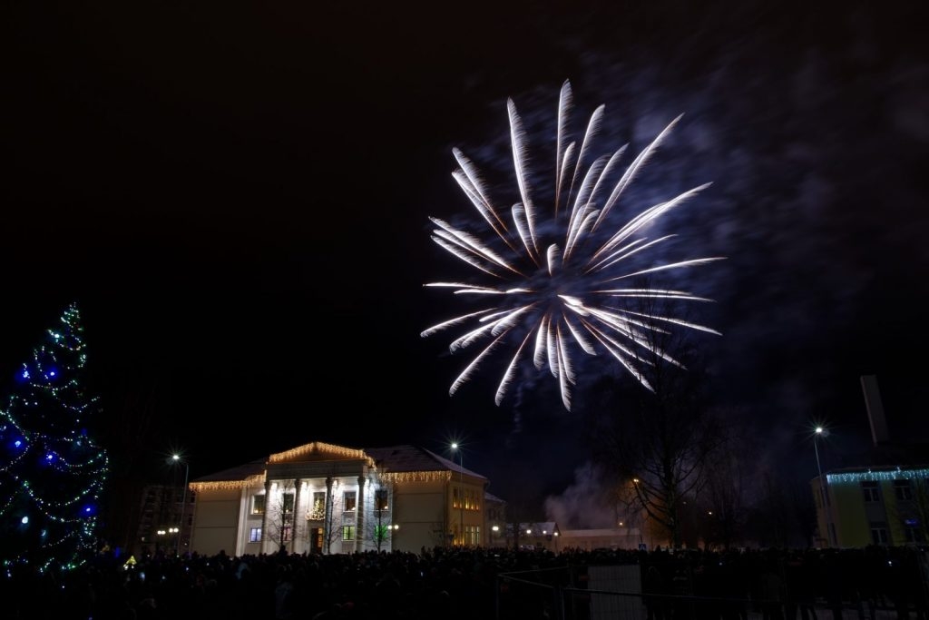 jauna-2019-gada-sagaidisana-un-svetku-saluts-preilos-foto-gunars-vilcans-026-1024x683.jpg