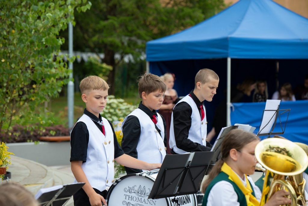 jauniesu-puteju-orkestris-un-svetku-banitis-foto-v-agurjanovs-006-1024x683.jpg