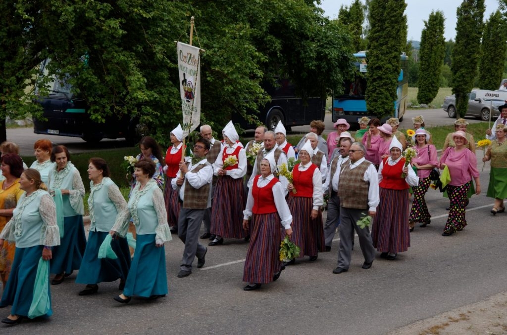 latgales-novada-17-senioru-dziesmu-un-deju-festivals-015-1024x678.jpg