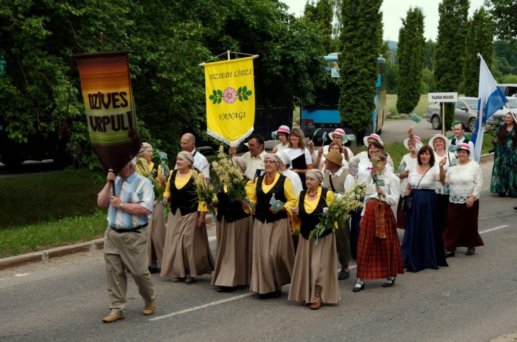 latgales-novada-17-senioru-dziesmu-un-deju-festivals-032-1024x678.jpg