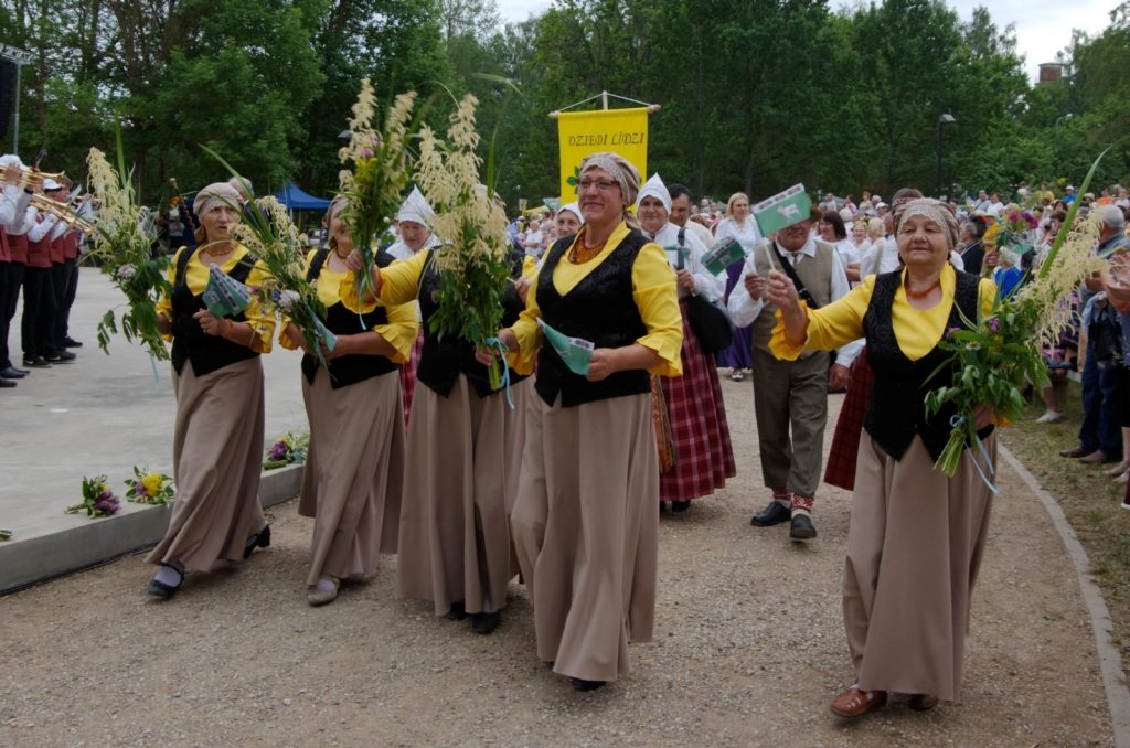 latgales-novada-17-senioru-dziesmu-un-deju-festivals-065-1024x678.jpg