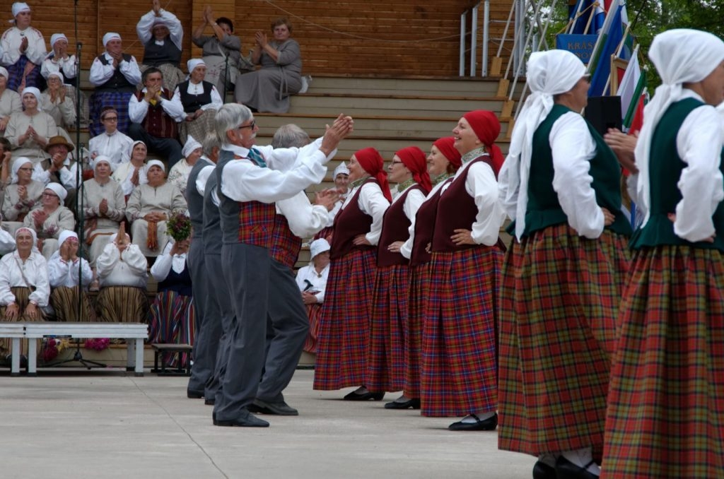 latgales-novada-17-senioru-dziesmu-un-deju-festivals-121-1024x678.jpg