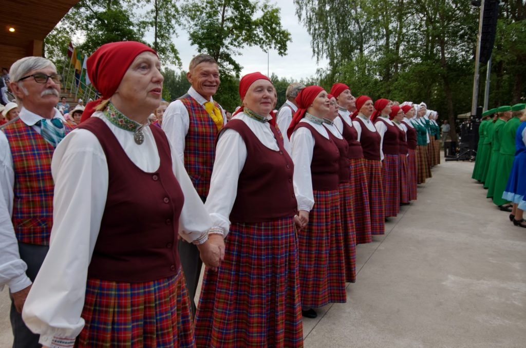 latgales-novada-17-senioru-dziesmu-un-deju-festivals-133-1024x678.jpg