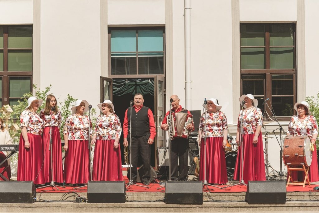 latvijas-republikas-neatkaribas-atjaunosanas-32-gadadienas-svetki-preilos-foto-l-uzulniks-038-1024x684.jpg