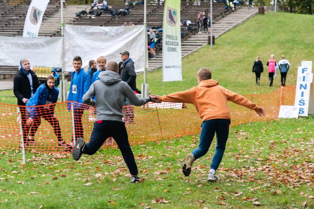 latvijas-skolu-federacijas-rudens-stafesu-kross-foto-l-uzulniks-087-1024x684.jpg