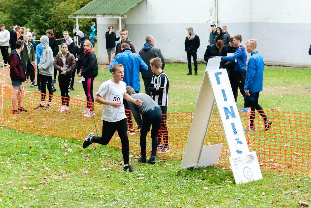 latvijas-skolu-federacijas-rudens-stafesu-kross-foto-l-uzulniks-126-1024x684.jpg