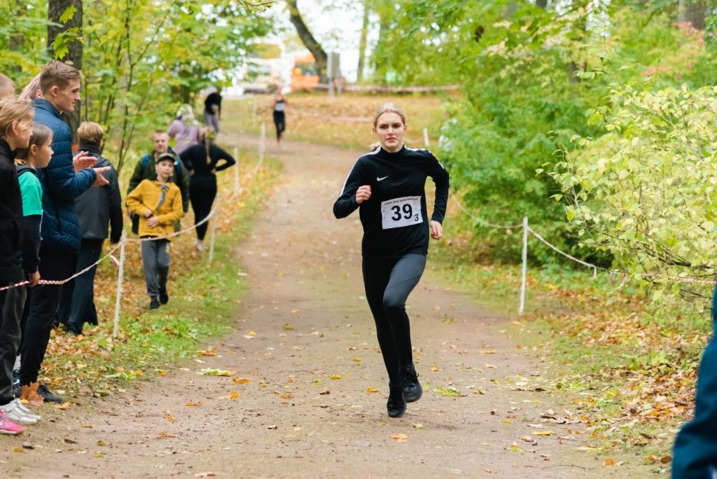 latvijas-skolu-federacijas-rudens-stafesu-kross-foto-l-uzulniks-201-1024x684.jpg