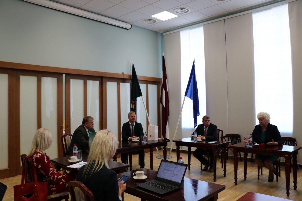 lps-priekssedis-vizite-preilu-novada-foto-laine-giluce-002-1024x683.jpg