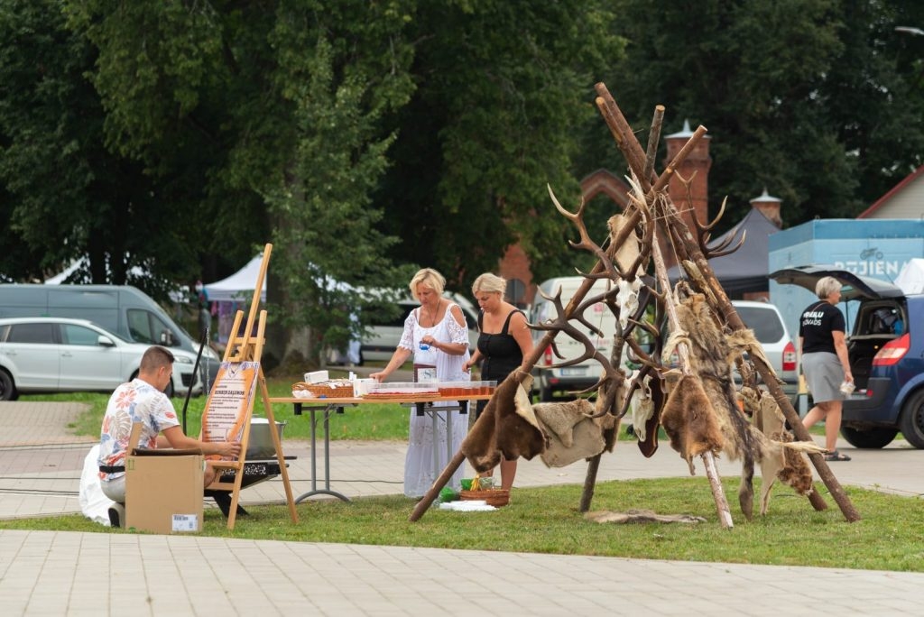 pagastu-dizosanas-dgustacijas-konkursi-amatiermakslas-kolektivu-sasauksanas-foto-l-uzulniks-001-1024x684.jpg