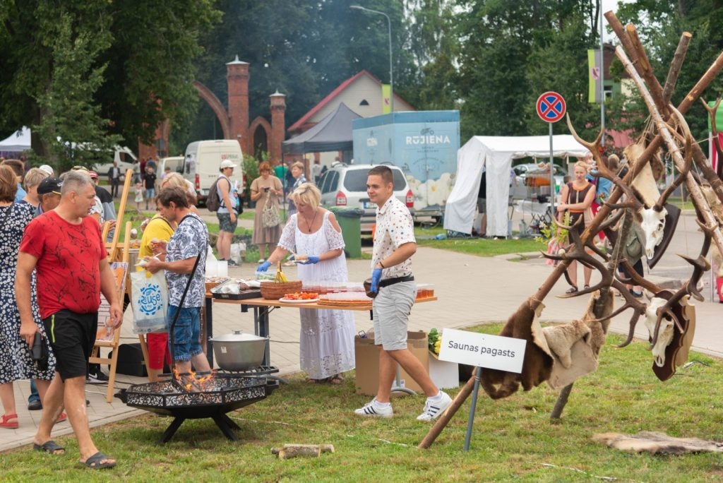 pagastu-dizosanas-dgustacijas-konkursi-amatiermakslas-kolektivu-sasauksanas-foto-l-uzulniks-044-1024x684.jpg