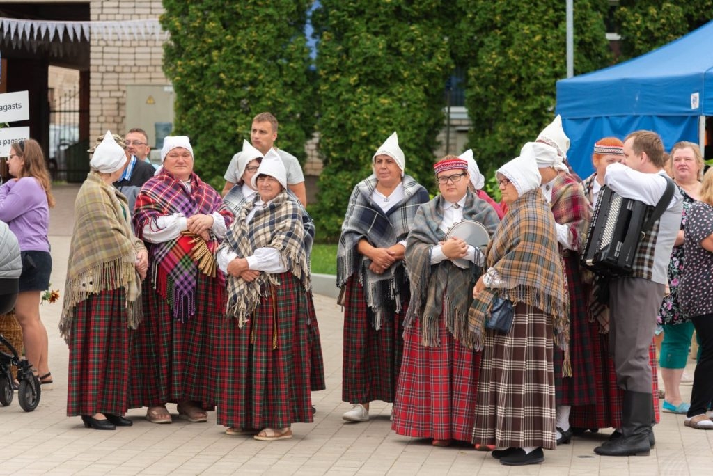 pagastu-dizosanas-dgustacijas-konkursi-amatiermakslas-kolektivu-sasauksanas-foto-l-uzulniks-046-1024x684.jpg