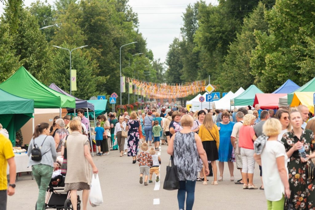 pagastu-dizosanas-dgustacijas-konkursi-amatiermakslas-kolektivu-sasauksanas-foto-l-uzulniks-057-1024x684.jpg