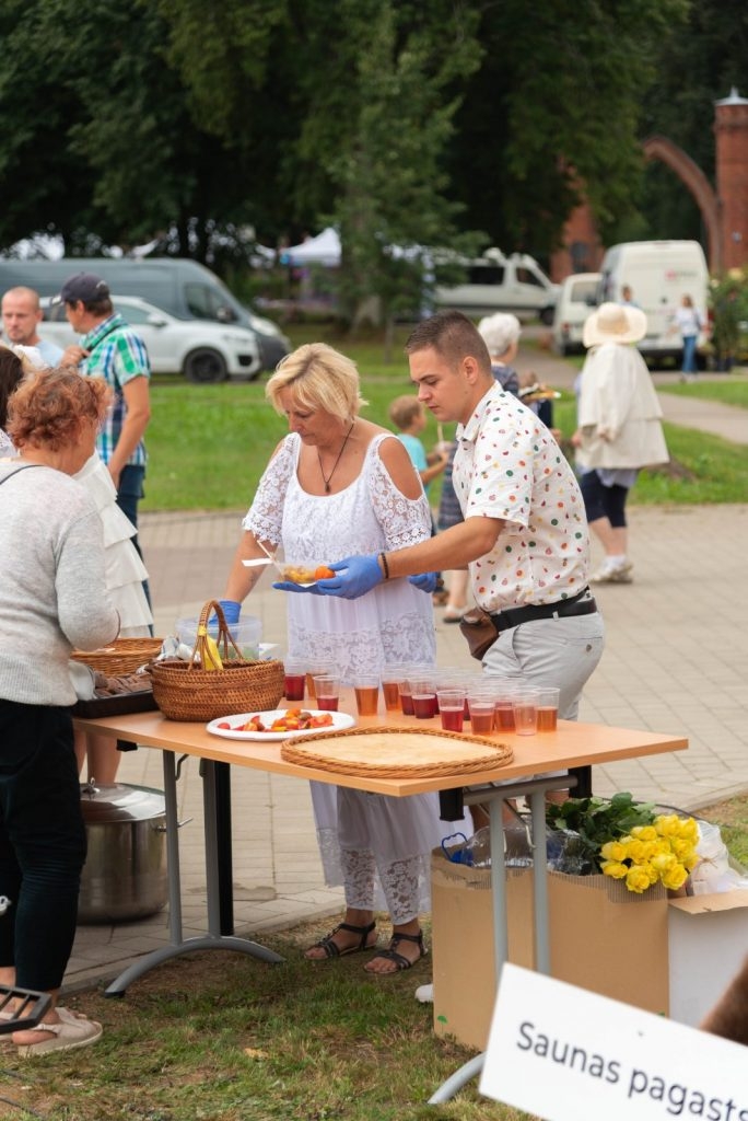 pagastu-dizosanas-dgustacijas-konkursi-amatiermakslas-kolektivu-sasauksanas-foto-l-uzulniks-068-684x1024.jpg