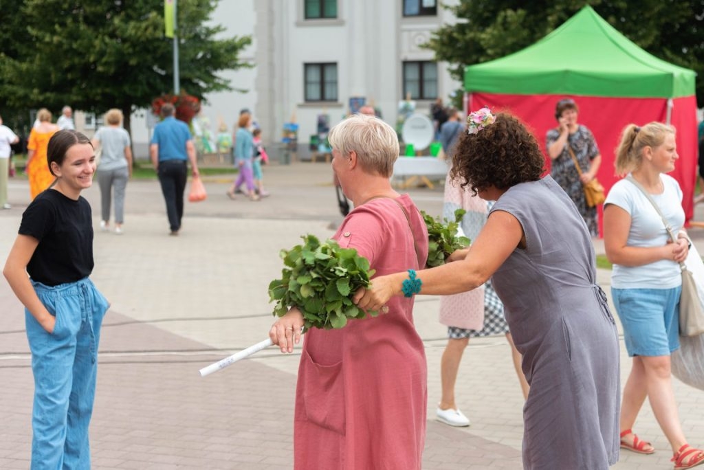 pagastu-dizosanas-dgustacijas-konkursi-amatiermakslas-kolektivu-sasauksanas-foto-l-uzulniks-084-1024x684.jpg