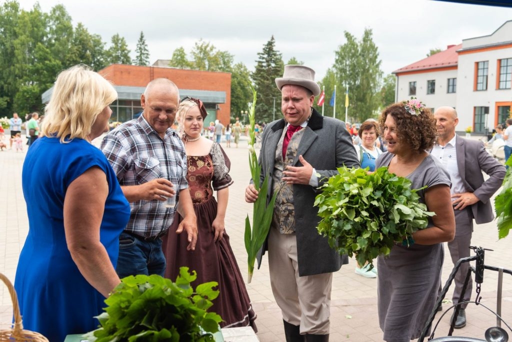 pagastu-dizosanas-dgustacijas-konkursi-amatiermakslas-kolektivu-sasauksanas-foto-l-uzulniks-098-1024x684.jpg