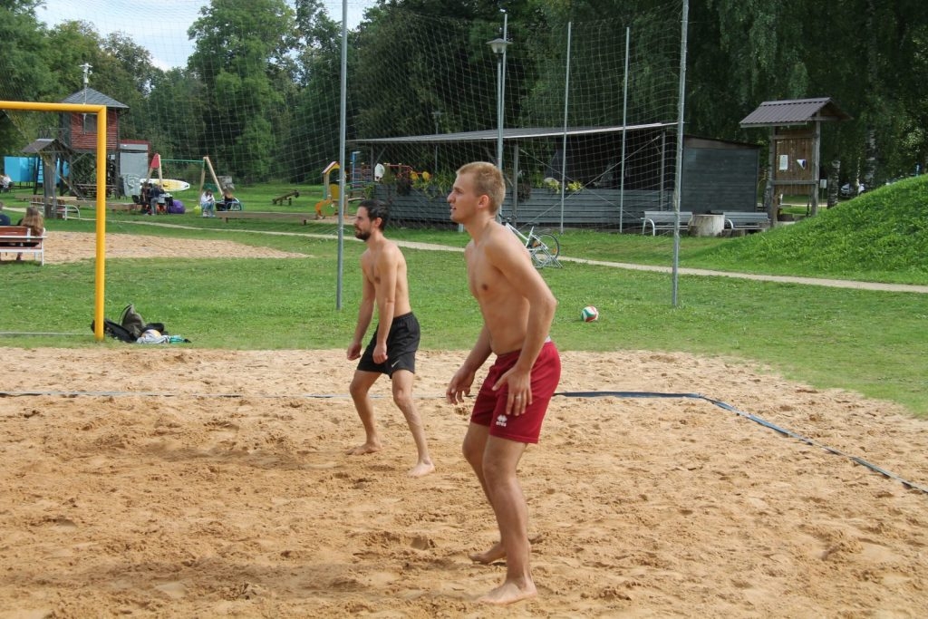 pludmales-volejbola-turnirs-jauniesu-aktivitasu-dienas-starp-vasaru-un-rudeni-ietvaros-008-1024x683.jpg