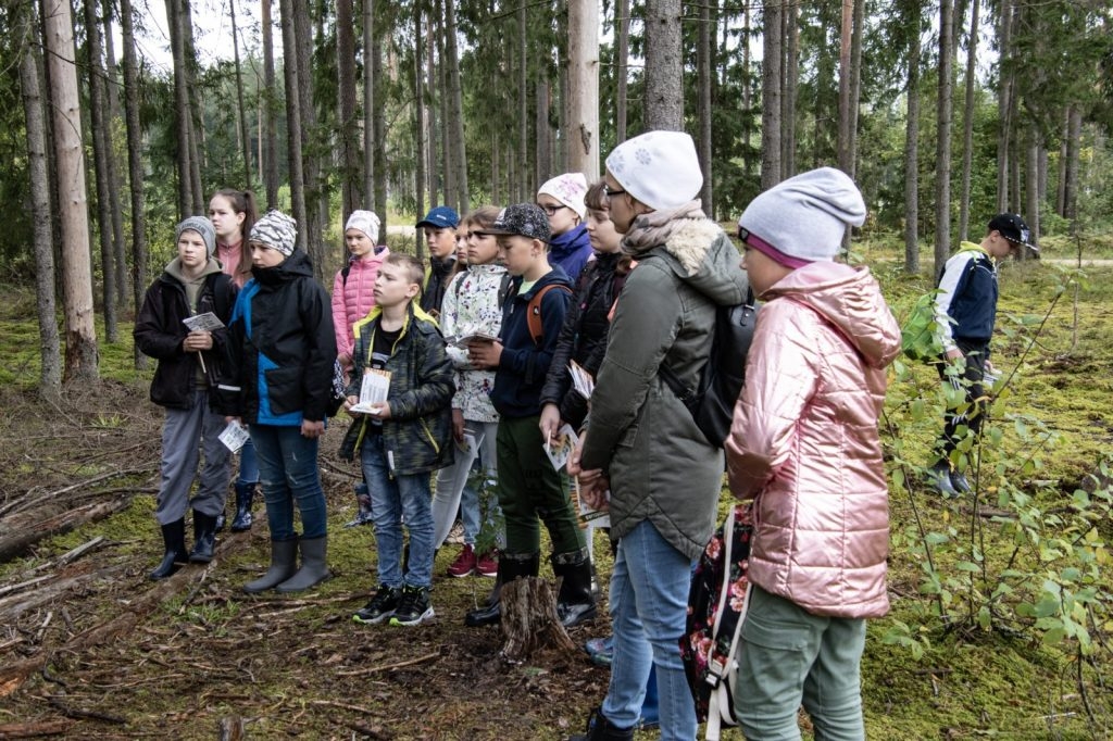 preilu-1-pamatskolas-6-klasu-audzeknu-ekspedicija-meza-foto-ieva-babre-031-1024x682.jpg