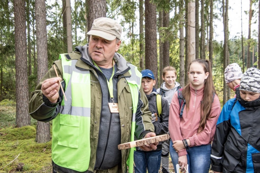 preilu-1-pamatskolas-6-klasu-audzeknu-ekspedicija-meza-foto-ieva-babre-033-1024x682.jpg