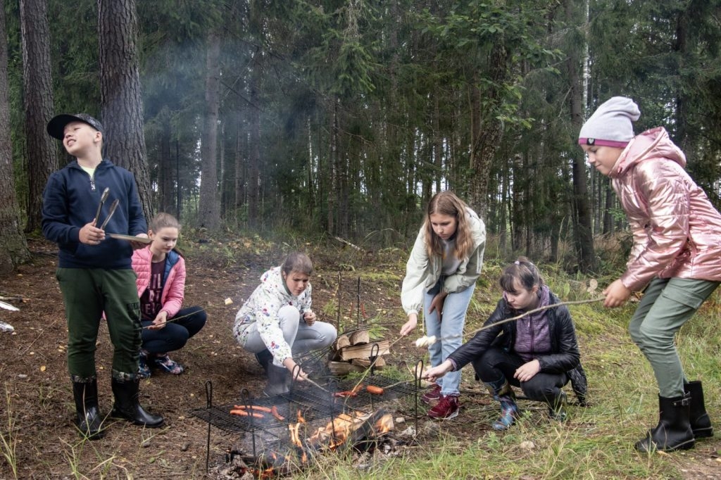 preilu-1-pamatskolas-6-klasu-audzeknu-ekspedicija-meza-foto-ieva-babre-078-1024x682.jpg