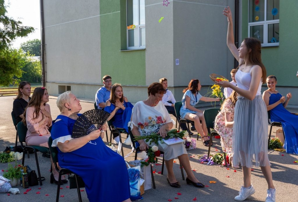 preilu-2-vidusskolas-12-klases-izlaidums-10-julija-foto-vjaceslavs-stepanovs-087-1024x694.jpg