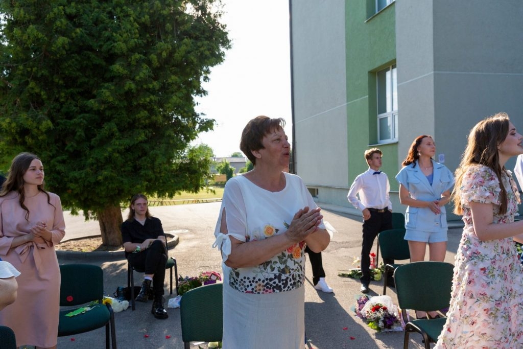 preilu-2-vidusskolas-12-klases-izlaidums-10-julija-foto-vjaceslavs-stepanovs-111-1024x683.jpg