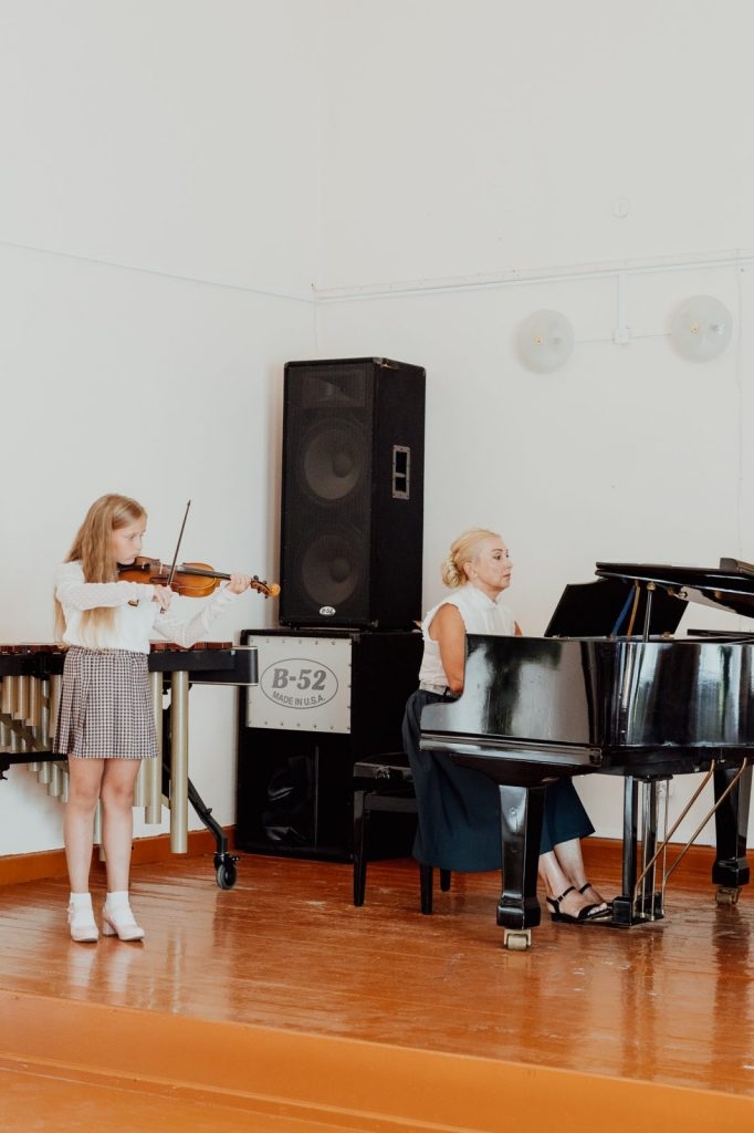 preilu-muzikas-un-makslas-skolas-audzeknu-un-pedagogu-kamermuzikas-koncerts-foto-r-klaucans-018-682x1024.jpg