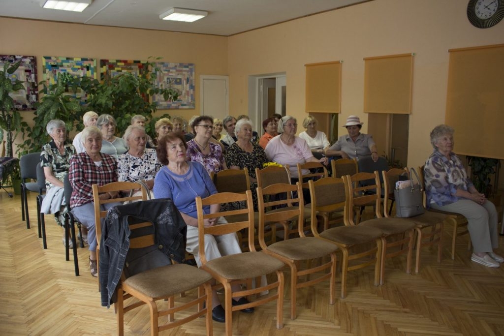 preilu-novada-pasvaldibas-vaditaja-pateicas-senioru-festivala-dalibniekiem-foto-kristine-loginova-001-1024x683.jpg