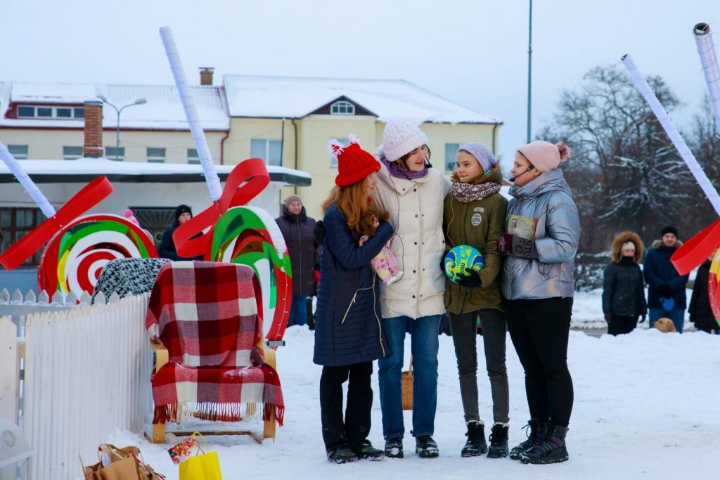 preilu-pilsetas-egles-iedegsanas-pasakums-ziemassvetku-putekli-foto-v-agurjanovs-030-1024x683.jpg