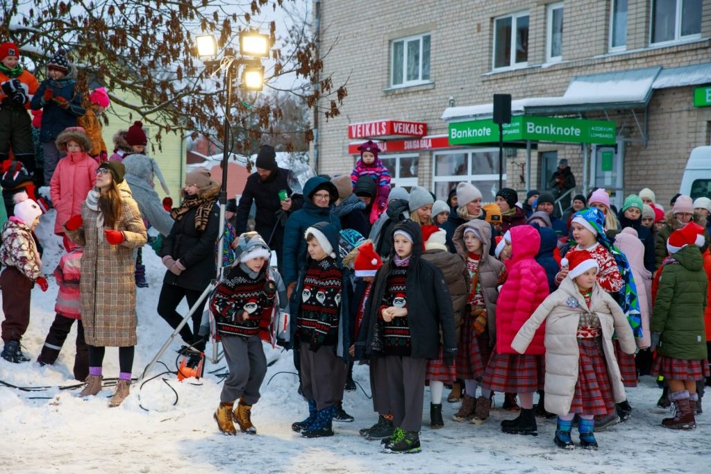 preilu-pilsetas-egles-iedegsanas-pasakums-ziemassvetku-putekli-foto-v-agurjanovs-051-1024x683.jpg