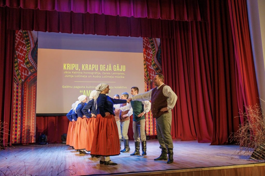 preilu-un-livanu-deju-aprinka-kolektivu-koncerts-jazepa-dienas-lustes-riebinos-foto-v-agurjanovs-087-1024x683.jpg