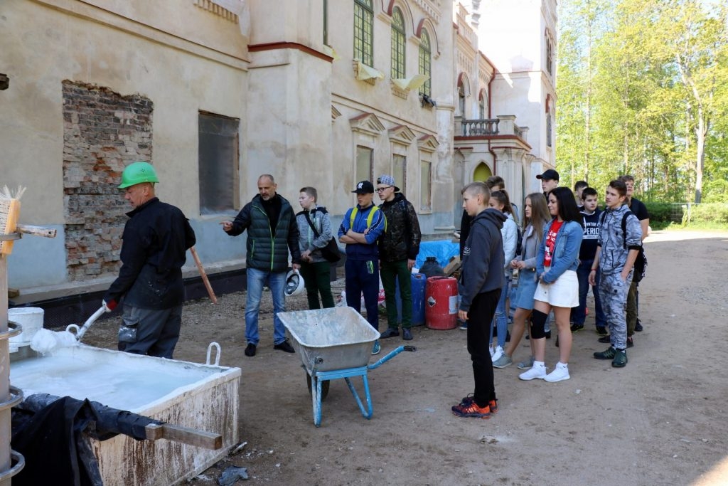 restauracijas-apmacibas-meistarklase-preilu-parka-foto-jolanta-upeniece-009-1024x683.jpg