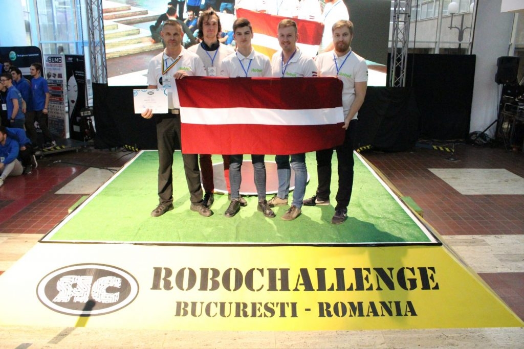 robotu-buvetaji-no-preiliem-piedalas-robochallenge-sacensibas-rumanija-010-1024x683.jpg