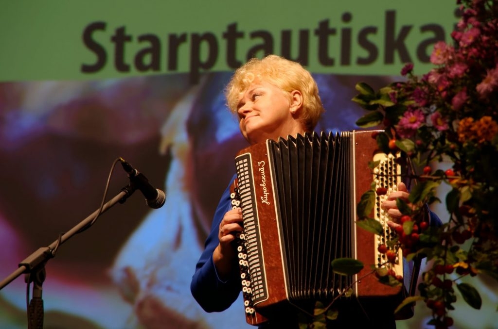 starptautiskajai-senioru-dienai-veltits-sarikojums-foto-gunars-vilcans-029-1024x678.jpg