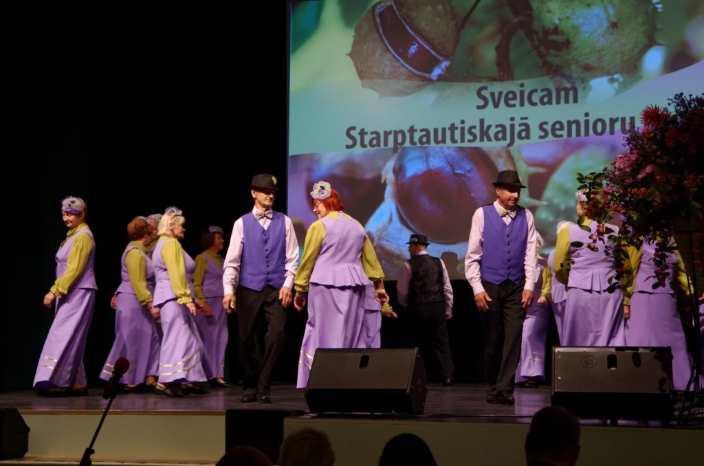 starptautiskajai-senioru-dienai-veltits-sarikojums-foto-gunars-vilcans-045-1024x678.jpg