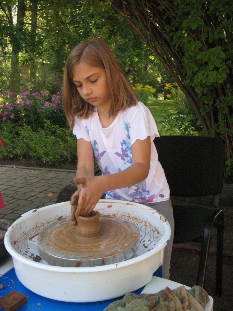 virposana-zem-jasmina-preilu-pilsetas-svetku-laika-foto-silvija-ivanovska-016-e1566287867796-768x1024.jpg