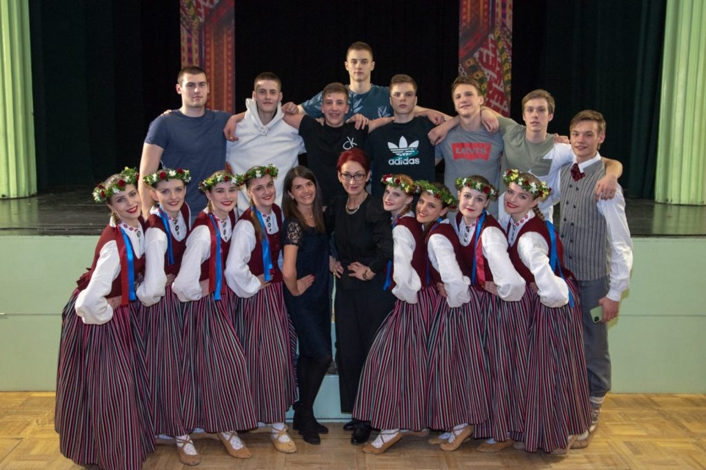 xii-latvijas-skolu-jaunatnes-dziesmu-un-deju-svetku-skate-preilos-foto-ieva-babre-193-1024x682.jpg