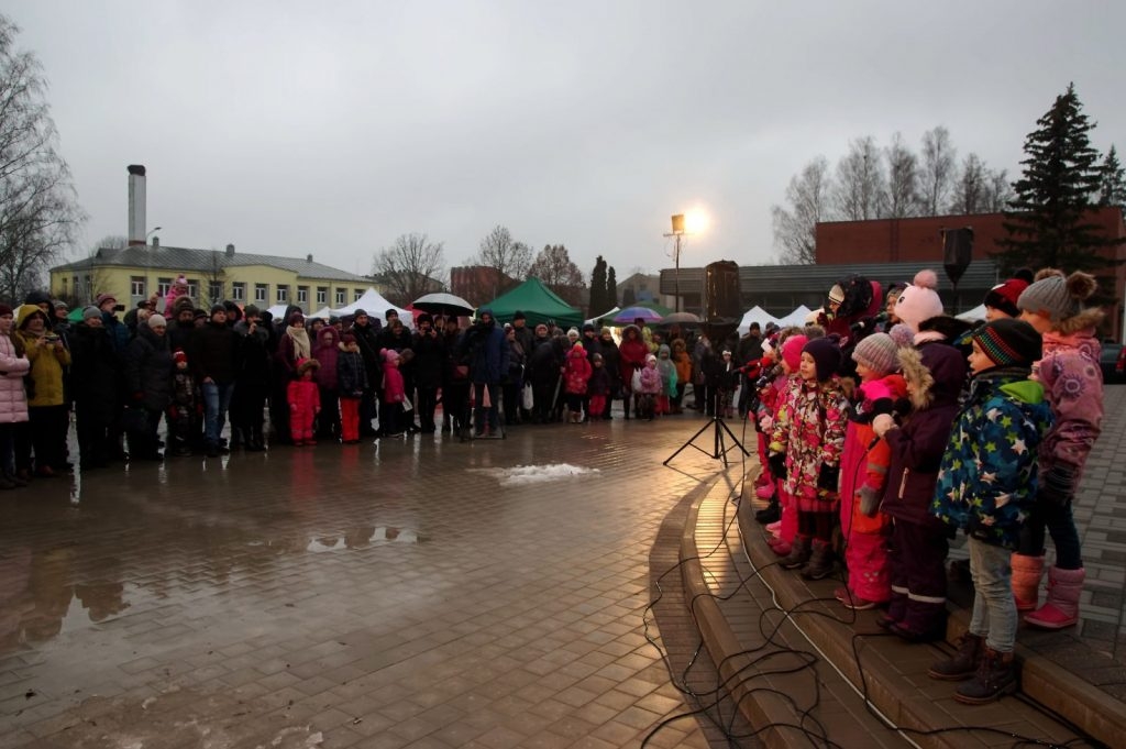 ziemassvetku-svetku-egles-iedegsana-foto-gunars-vilcans-011-1024x681.jpg