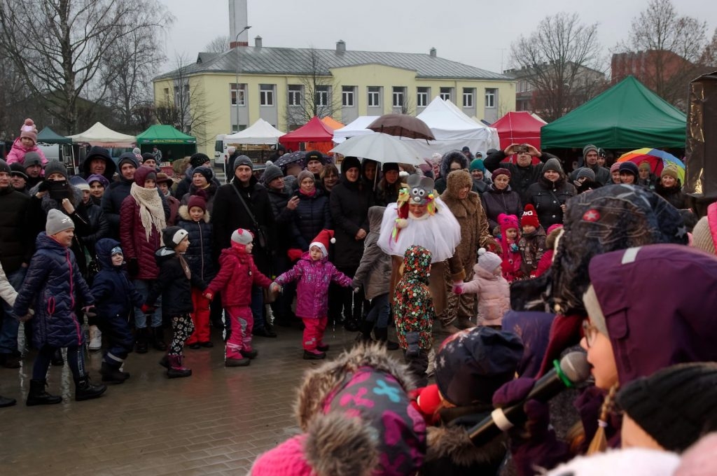 ziemassvetku-svetku-egles-iedegsana-foto-gunars-vilcans-015-1024x680.jpg
