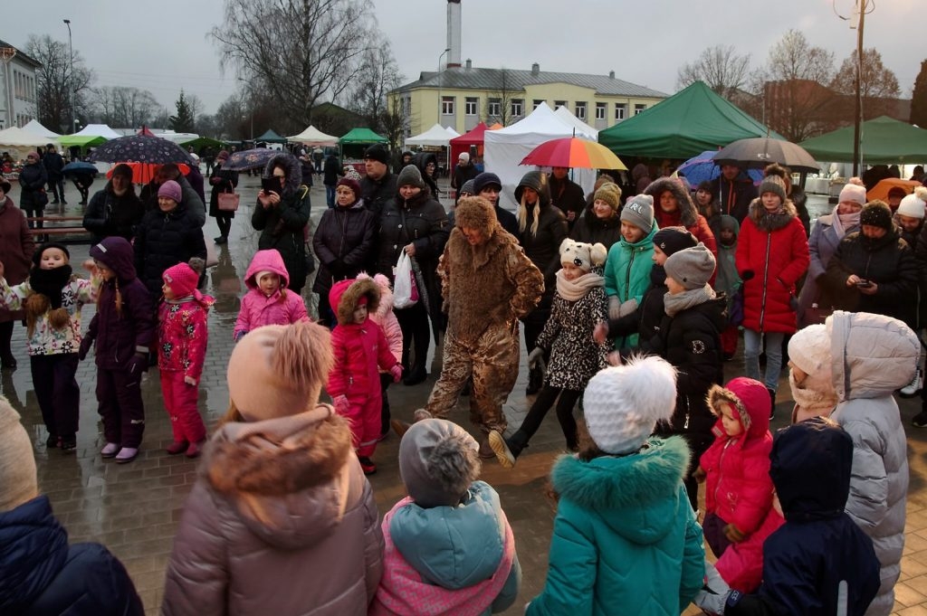 ziemassvetku-svetku-egles-iedegsana-foto-gunars-vilcans-030-1024x681.jpg