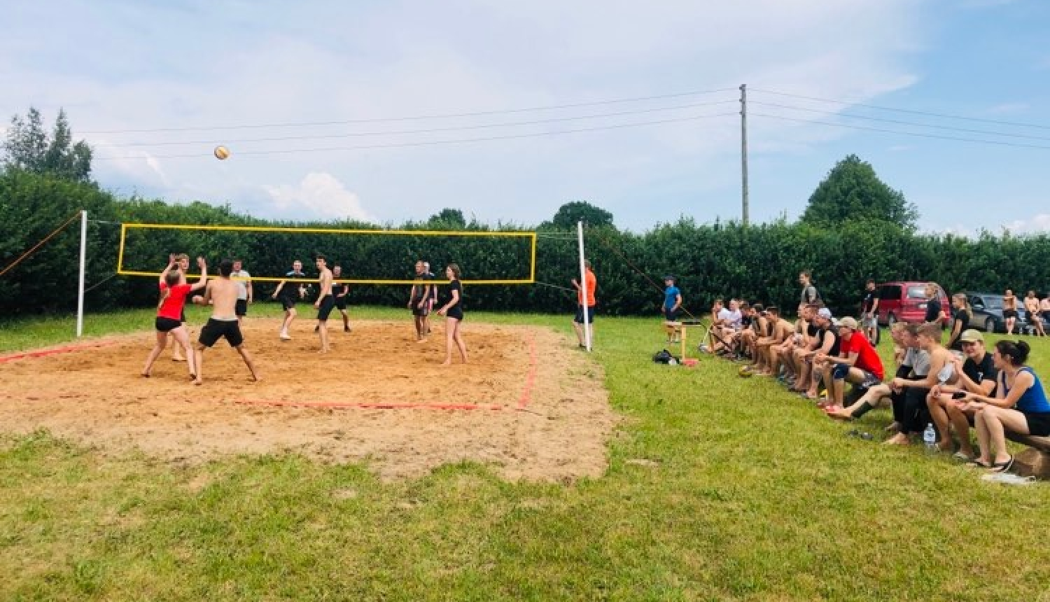 Sīļukalnā biedrība “Saulrozītes” īsteno Mazo grantu projektu "Sīļukalna sporta laukuma labiekārtošana".