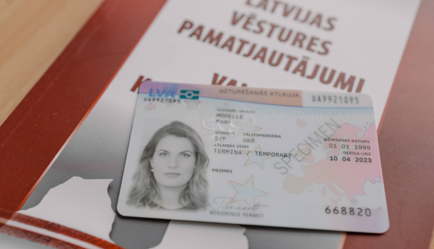 Imigrācijas likuma grozījumi paredz, ka Krievijas Federācijas pilsoņi, kuri nav nokārtojuši latviešu valodas pārbaudi attaisnojošu iemeslu dēļ, var pieteikties uzturēšanās atļaujai uz laiku līdz diviem gadiem