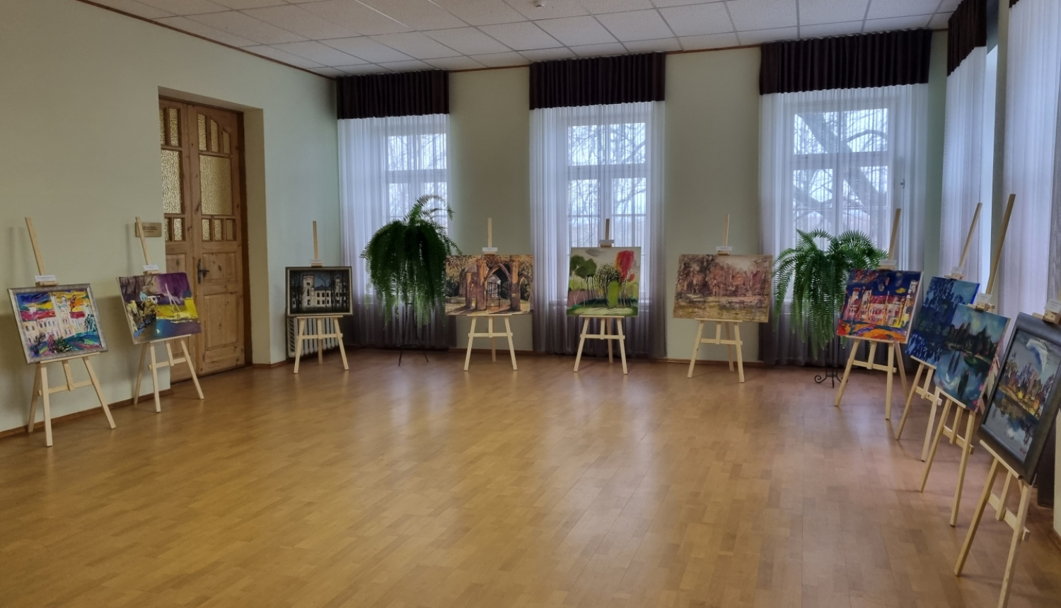 Vārkavas muižas pils zālē skatāma izstāde "Preiļu pils un parks gleznās"