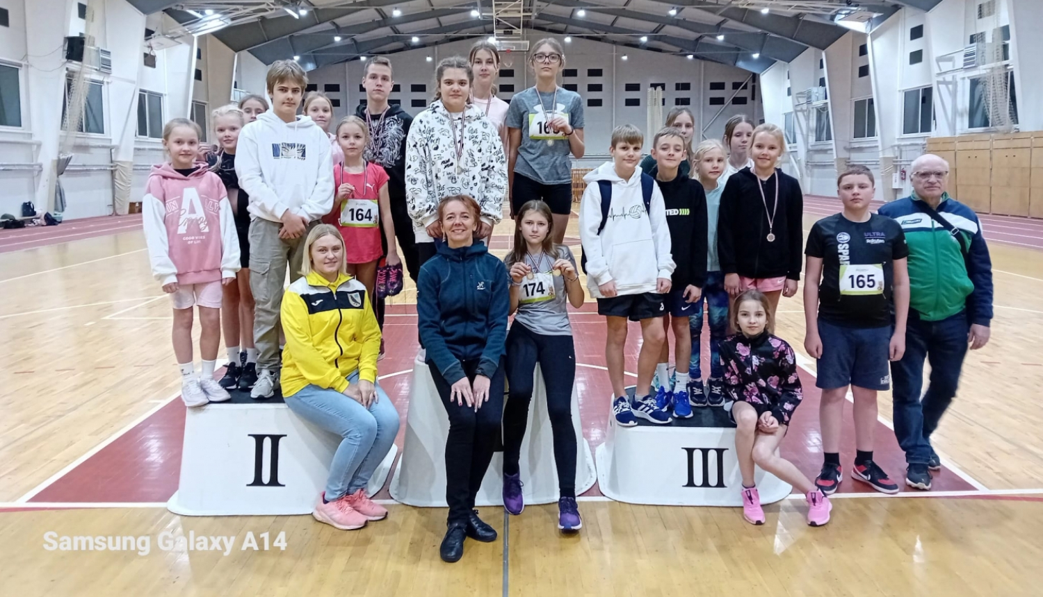 Jaunie vieglatlēti startē Jēkabpilī