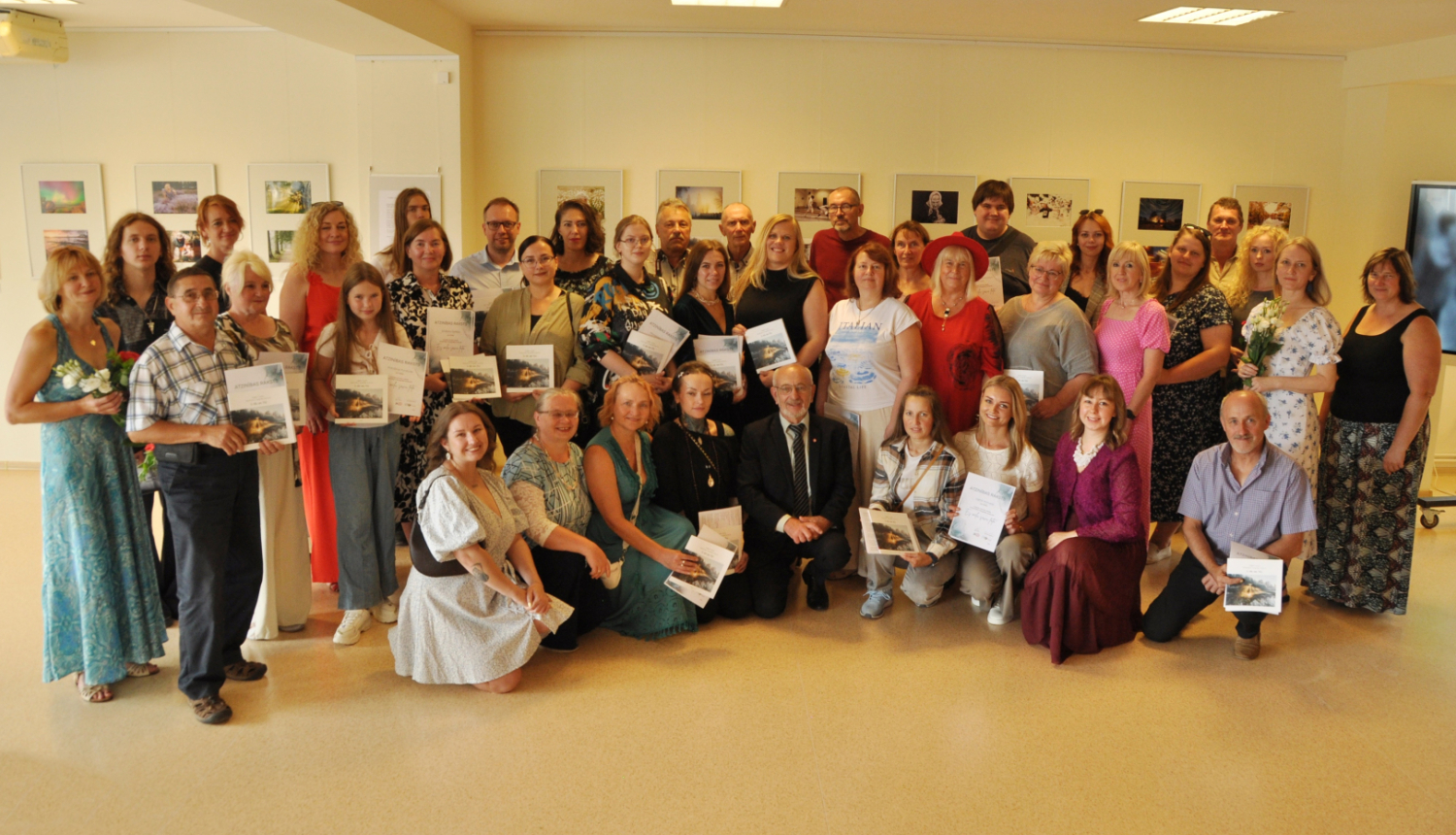 Latgales radošo fotoamatieru fotogrāfiju konkursa “Es mīlu savu foto” izstāde