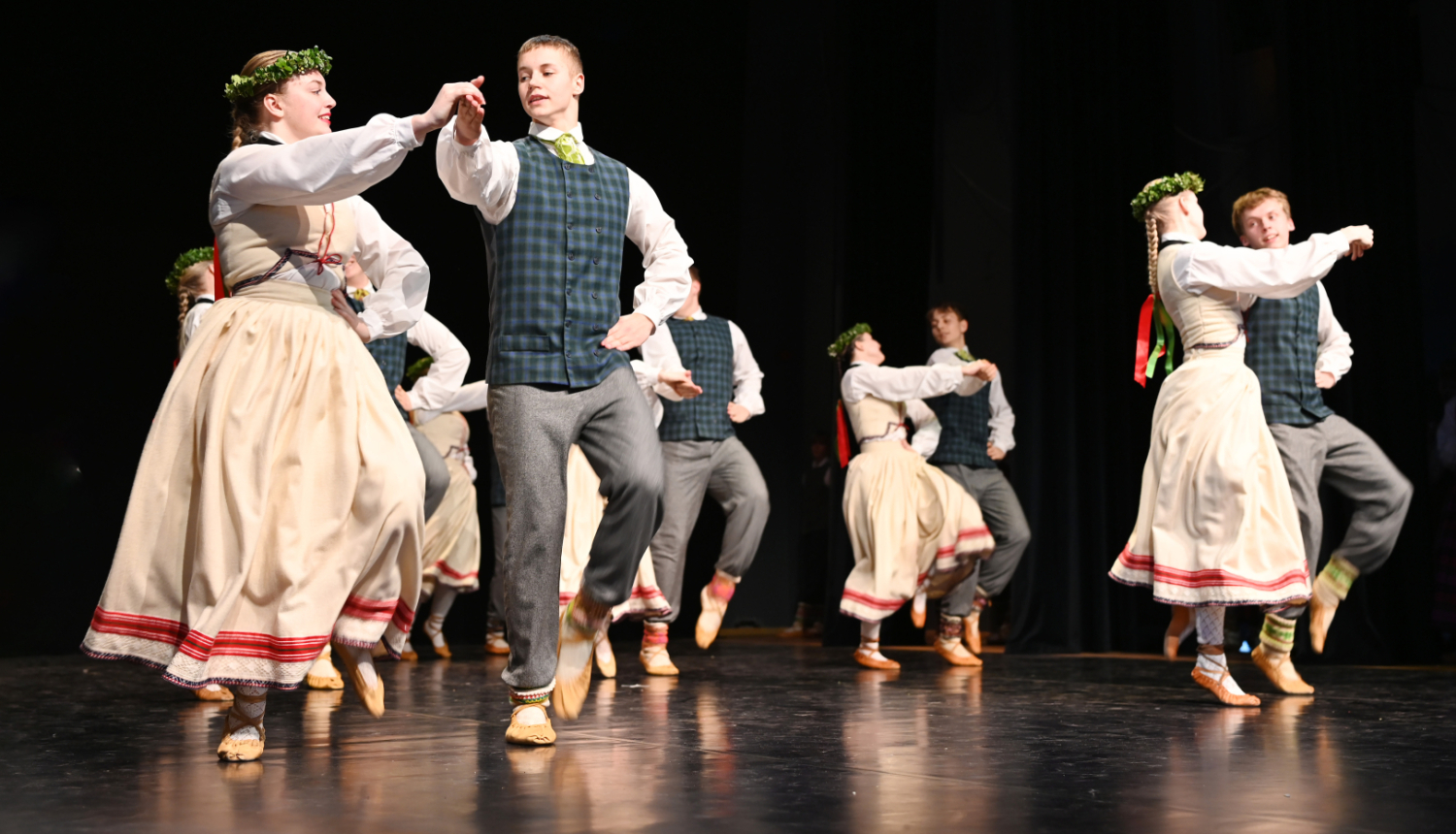 Aizvadīta Preiļu novada bērnu un jauniešu tautas deju kolektīvu koprepertuāra apguves un dalībnieku atlases deju skate