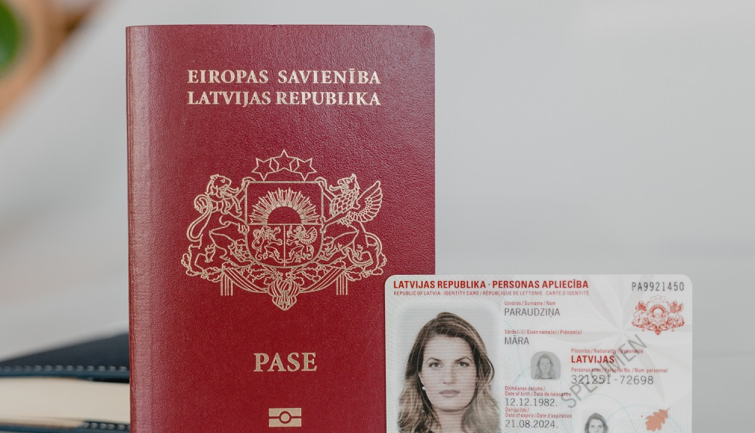 2024. gadā pieņemtais MK lēmums par valsts nodevu pakāpenisku palielināšanu pases un eID kartes izsniegšanai stāsies spēkā 2026. gadā